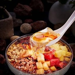 ปิ่งเฝิ่นผลไม้รวมราดซอสกุหลาบเย็น No 18