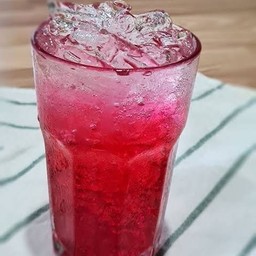 น้ำแดงโซดา