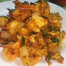 กุ้งผัดผงกะหรี่