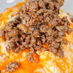 ข้าวหน้าไข่ข้นหมูสับผัดซอสพริก