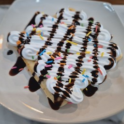 ขนม+วิปปิ้งครีม+ซอส