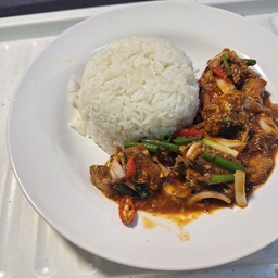 ยําปลากระป๋องราดข้าว 1 กระป๋อง