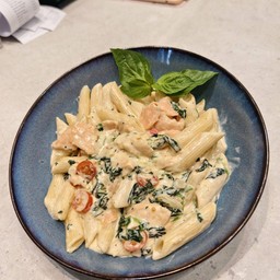 Salmon cream pasta