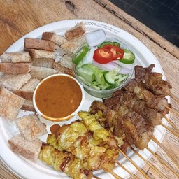 เนื้อ + หมู สะเต๊ะ