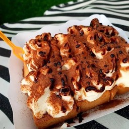 ขนมปังปิ้งวิปครีม+ผงโอวันติน แผ่นละ