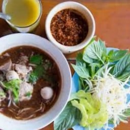 เส้นเล็ก หมูชิ้น- ตับ -ลูกชิ้น -น้ำตก