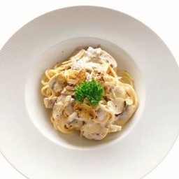 พาสต้าซอสครีมเห็ดแชมปิญอง Pasta Cream Sauce With Champignon Mushroom