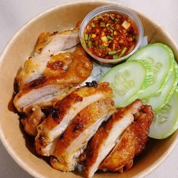 ข้าวไก่ย่างจิ้มแจ่ว