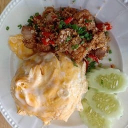 หมูกรอบคั่วพริกเกลือไข่ข้น