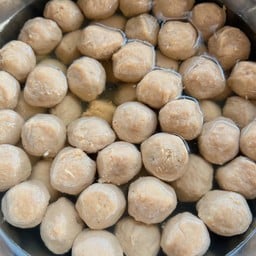 ลูกชิ้นเนื้อลวก