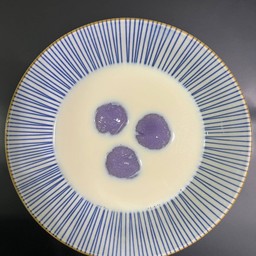 นมสดบัวลอยไส้มันม่วง