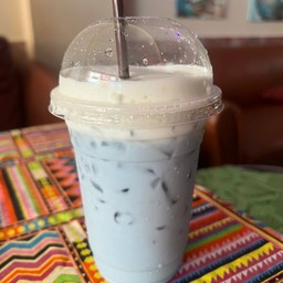 นมอัญชันเย็น