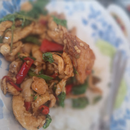 กะเพราหมูชิ้น (ราดข้าว)