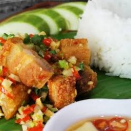 ข้าวหมูกรอบติดมันๆๆคั่วพริกเกลือ