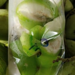 ฝรั่งบ๊วย