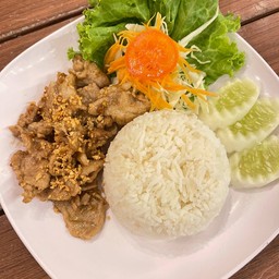 ข้าวหมู/ไก่ ทอดกระเทียม