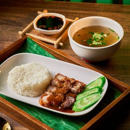 ข้าวหน้าหมูกรอบซอสแดง