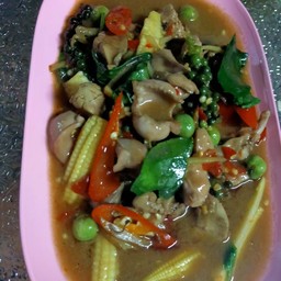 ผัดฉ่าเครื่องในไก่