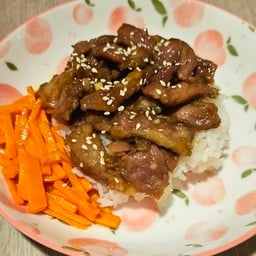 ข้าวญี่ปุ่น+หมูหมัก