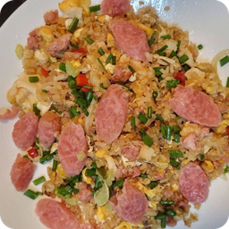 ข้าวผัดแหนมแซ่บๆๆ ให้แหนมเยอะคะ