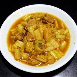 ข้าวสวย + แกงส้มซี่โครงหมู