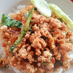 ข้าวผัดกระเพราวุ้นเส้น