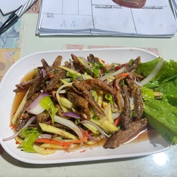 ยำมะม่วงปลากรอบ