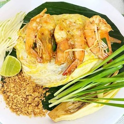 ผัดไทยห่อไข่กุ้งสด