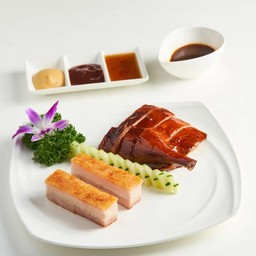 BBQ รวมมิตร 2 อย่าง เป็ดย่าง + หมูกรอบ (M)