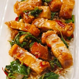 ข้าวกะเพราหมูกรอบ