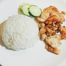 ข้าวไก่ทอดกระเทียม