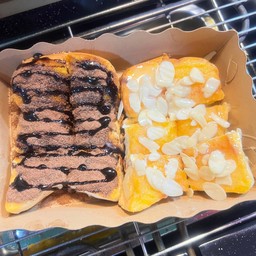 ขนมปังปิ้งหน้าโอวัลตินซอสช็อกโกแลต+เนยนมอัลมอนด์