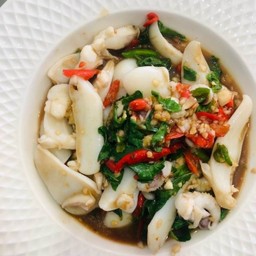 กะเพราปลาหมึก(กับข้าว)