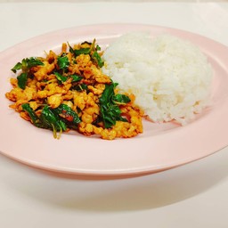 แม่จุก ข้าวหมูตุ๋น กะเพราโบราณ