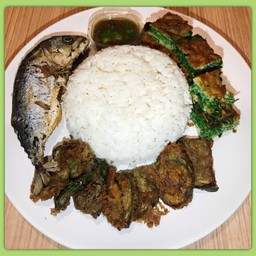 ชุดน้ำพริกกะปิ ชะอม ปลาทู (กับข้าว)