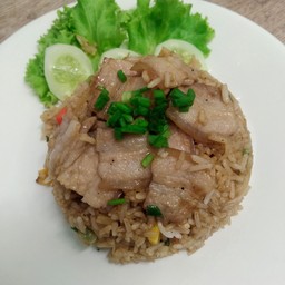 ข้าวผัดเปปเปอร์หมูสามชั้นสไลด์ พริกไทหอมๆ