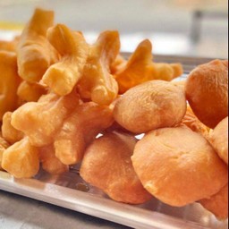 ปาท่องโก๋ 5 ตัว+ซาลาเปา 5 ลูก