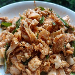 ผัดพริกแกง หน่อไม้ดองหมู (ราดข้าว)