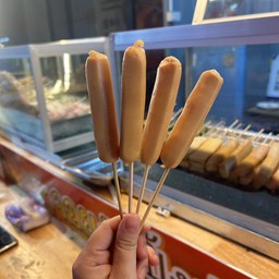 ไส้กรอกหนังกรอบ