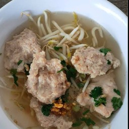 ก๋วยเตี๋ยว หมูบะช่อ