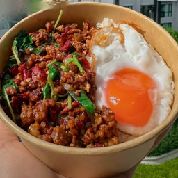 ข้าวกะเพราหมูสับโบราณไข่ดาว