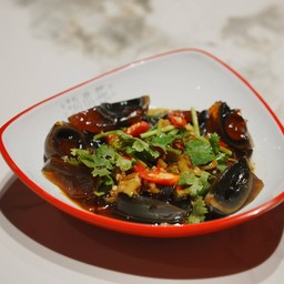 凉拌皮蛋 ยำไข่เยี่ยวม้า