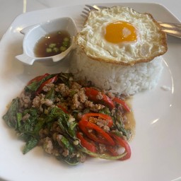 ข้าวผัดกระเพราหมู