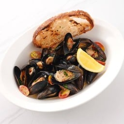 White wine butter Black mussel with Sourdough bread