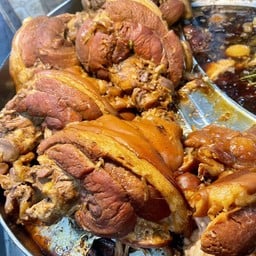 ขาหมูเป็นกับ เนื้อ+หนัง