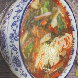Braised beef noodles with pickled cabbage