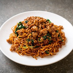 มาม่าผัดกะเพราแห้ง