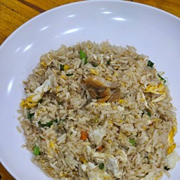 ข้าวผัดก้านคะน้าปลาเค็ม แถมน้ำเปล่า