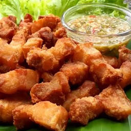 สามชั้นทอดน้ำปลา