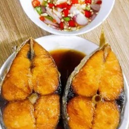 ข้าวปลากะพงทอดน้ำปลา